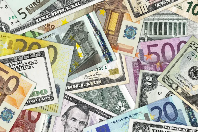 Top 10 Strongest Currencies in the World (2025)